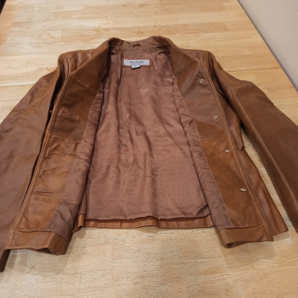 Vintage Wilson women's Leather Coat/ Jacket. Size large - Picture 4 of 16